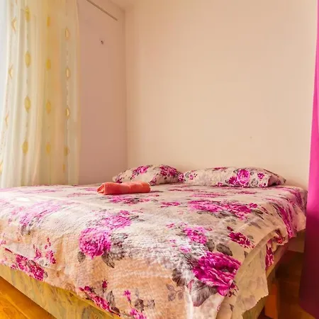 Naki Apartment *